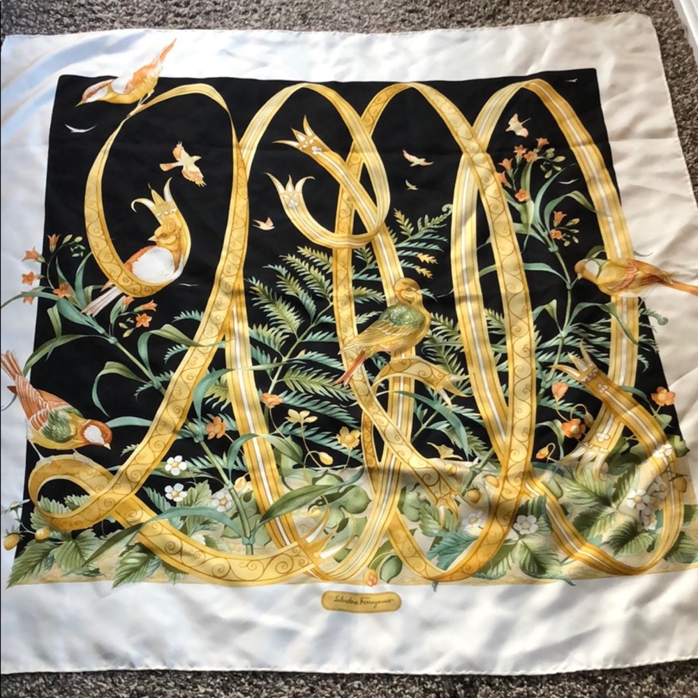 Exquisite Ferragamo 100% Silk Scarf